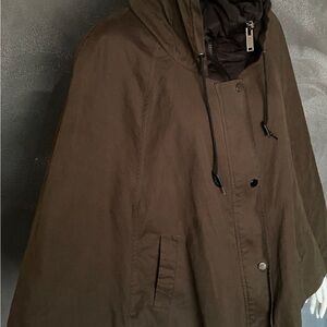 N0087 Forever 21 women’s Brown Hooded cape Zipper and snap fastener. Medium Med